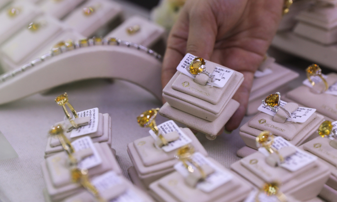 Saigon Jewelry Company Gold Prices Surge: Gold Bar Up 0.38% to VND78.45 Million per Tael
